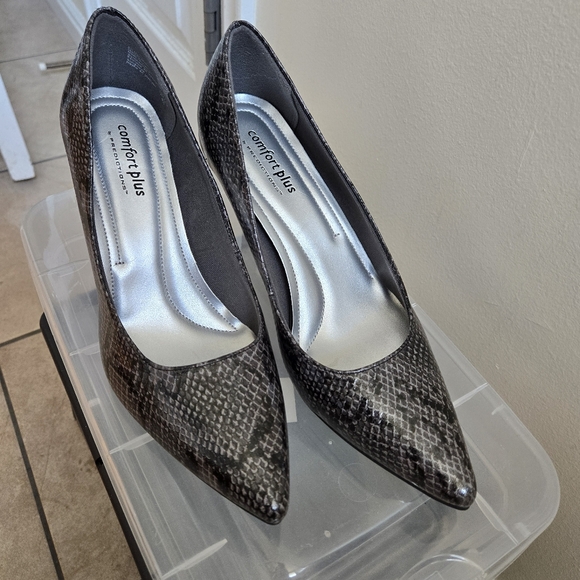 Comfort PLUS by Predictions Snake print heels size 8 - Picture 3 of 4